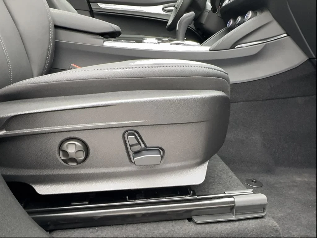 New 2026 Gray Alfa Romeo Base image 33