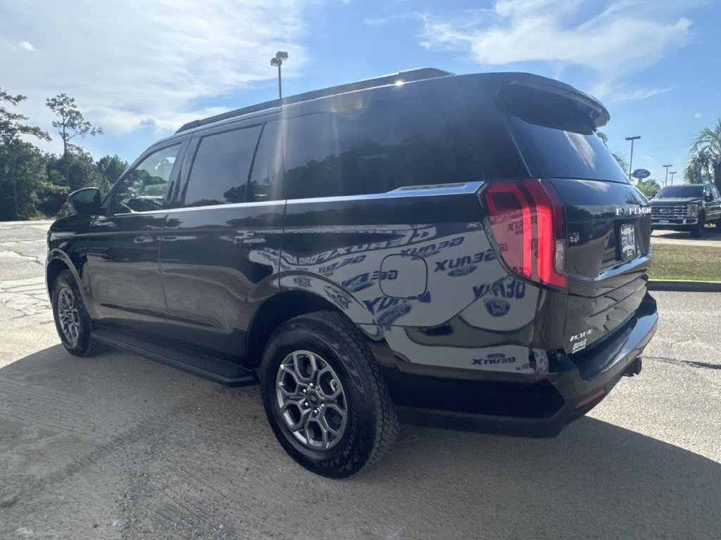 Used 2025 Black Ford Active image 10