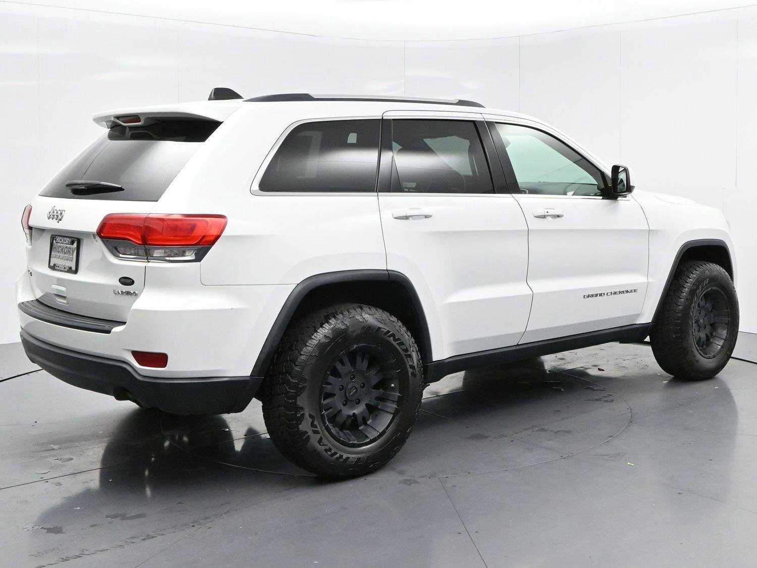 Used 2016 Bright White Clearcoat Jeep Laredo image 7