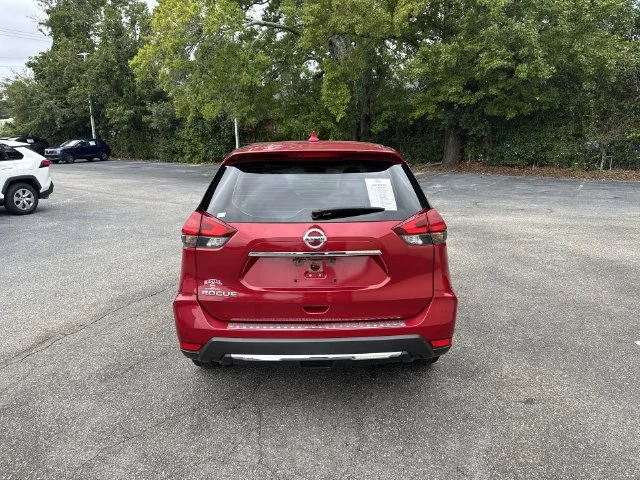 Used 2017 Red Nissan S image 6