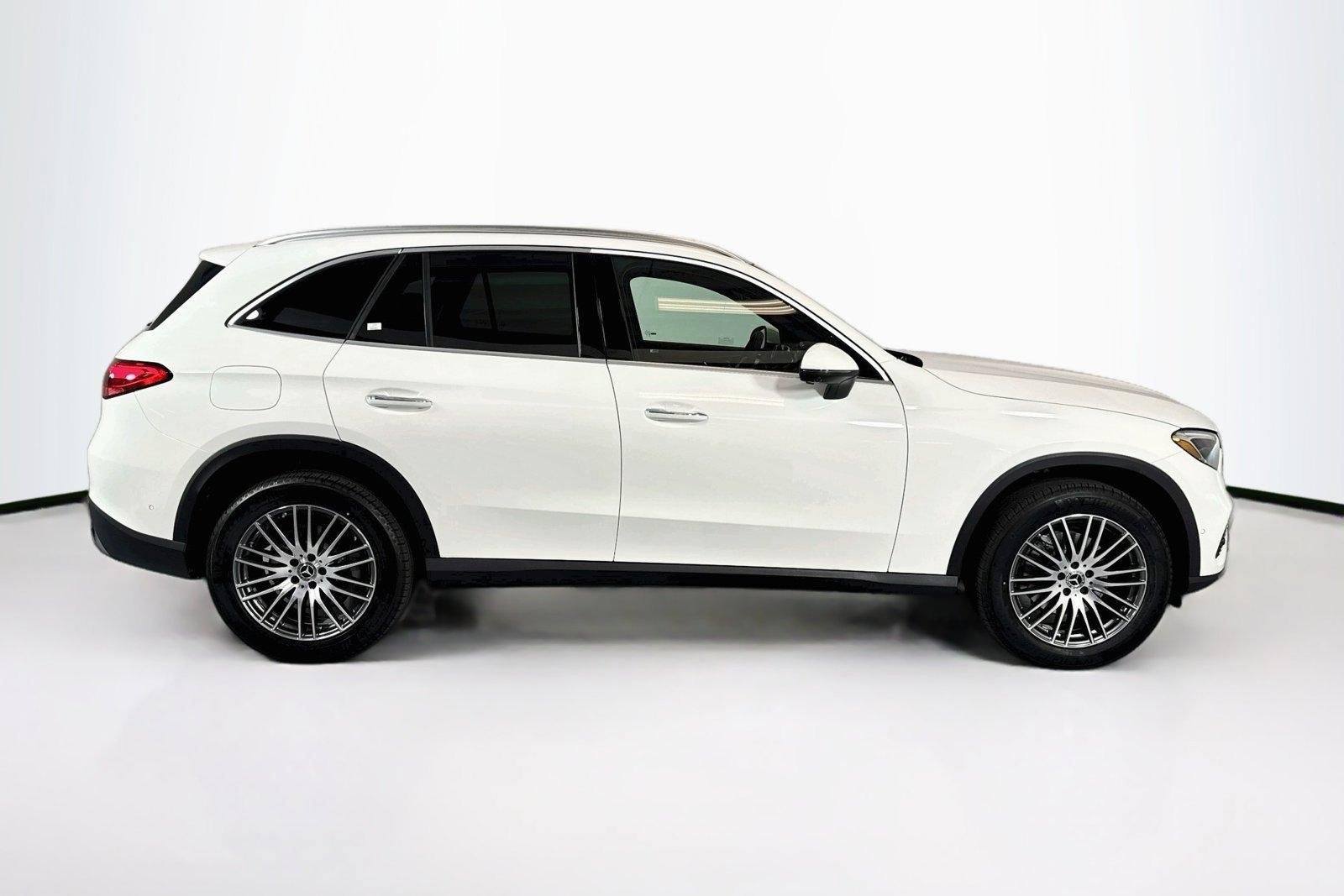 New 2026 Polar White Mercedes-Benz GLC 300 image 4