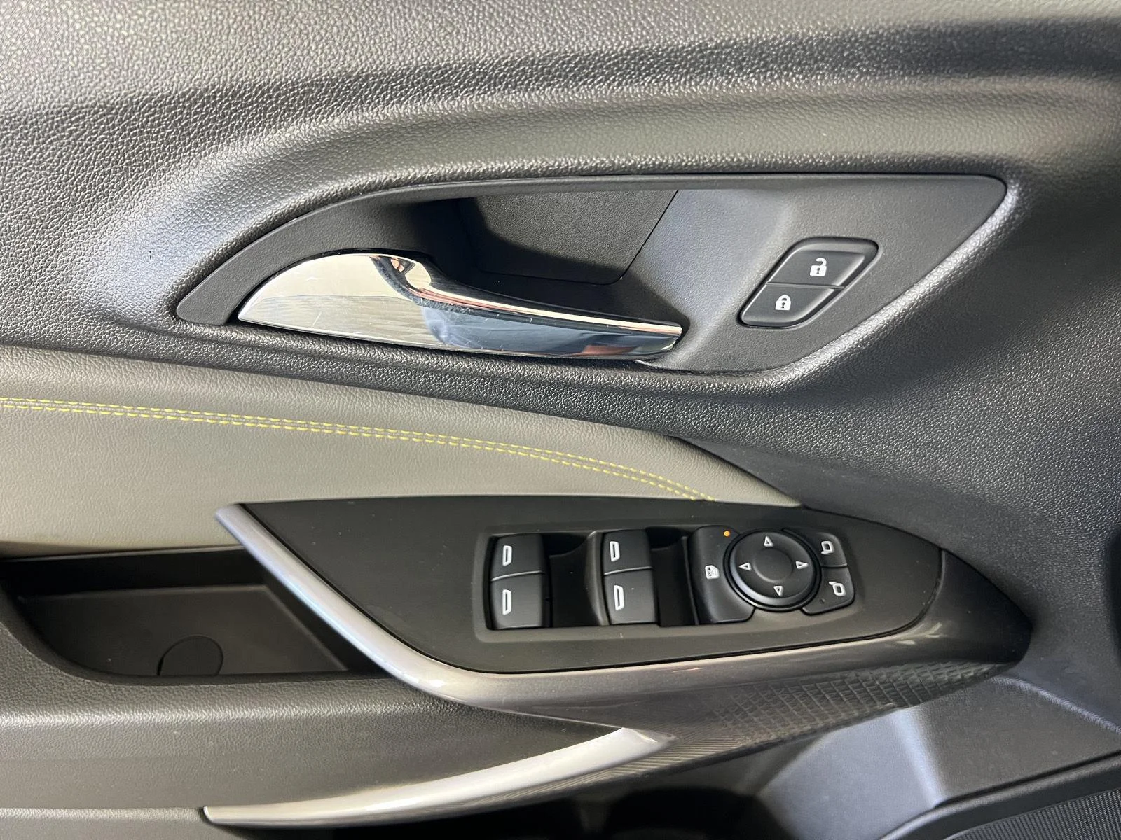 Used 2025 Cacti Green Chevrolet ACTIV image 7