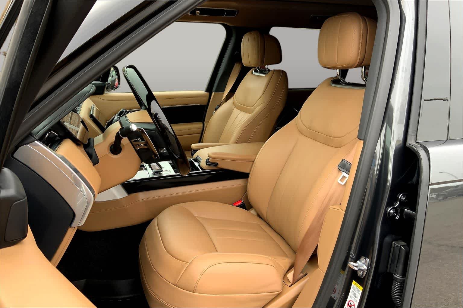 New 2025 Carpathian Grey Land Rover SE image 9