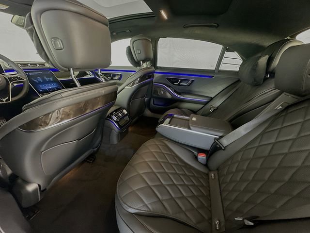 New 2026 MANUFAKTUR Moonlight White Metallic Mercedes-Benz S 580 image 57