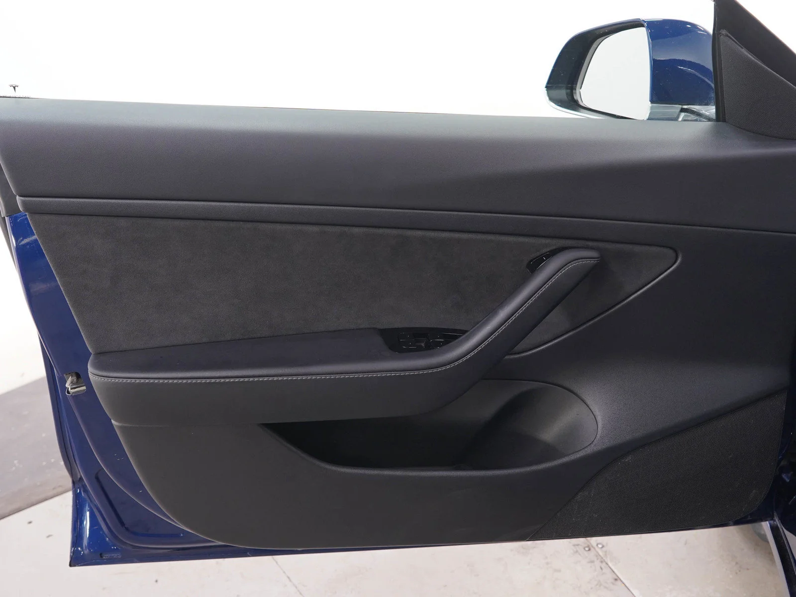Used 2020 Blue Tesla Standard image 17