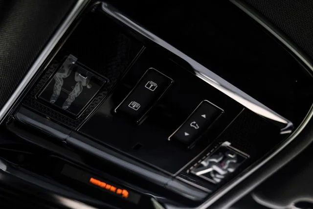 New 2026  Land Rover Dynamic SE image 34
