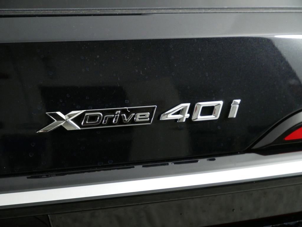 Used 2026 Black Sapphire Metallic BMW xDrive40i image 12