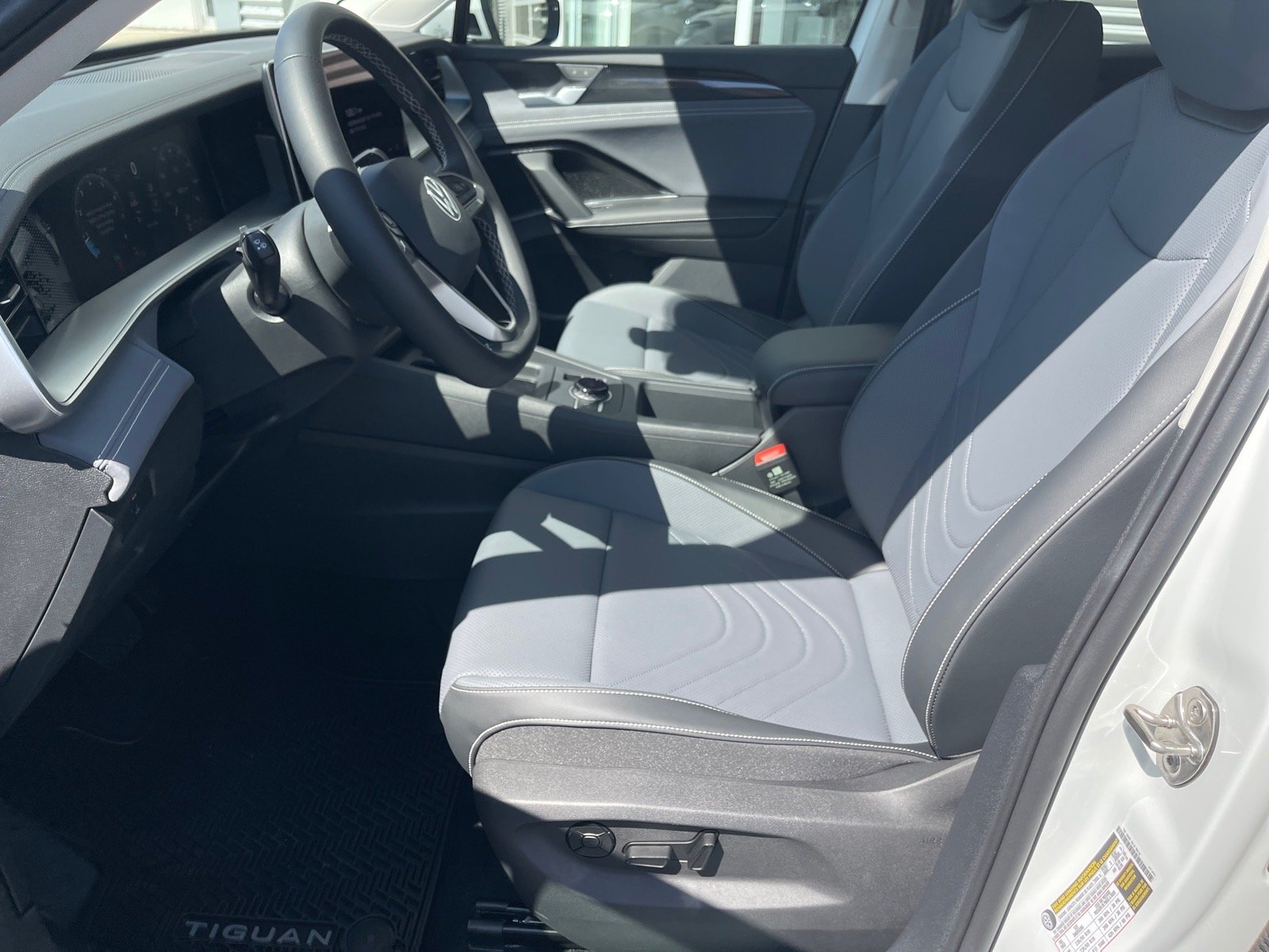 New 2026 Pure White 0q0q Volkswagen SE 4Motion image 10
