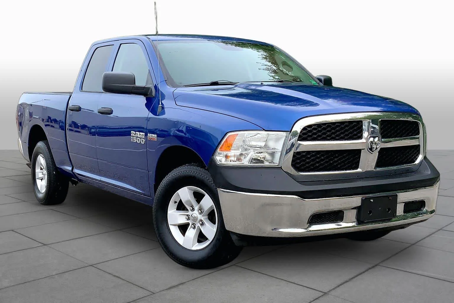 Used 2018 Blue Streak Pearlcoat Ram Tradesman image 3