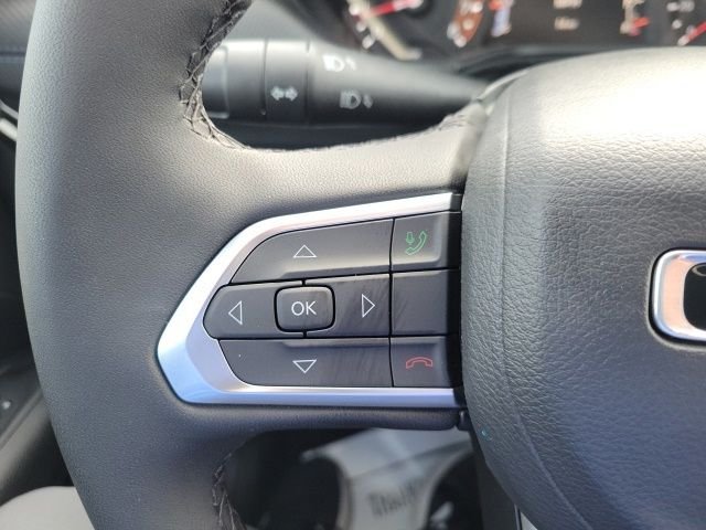 New 2026 Bright White Clearcoat Jeep Latitude image 11