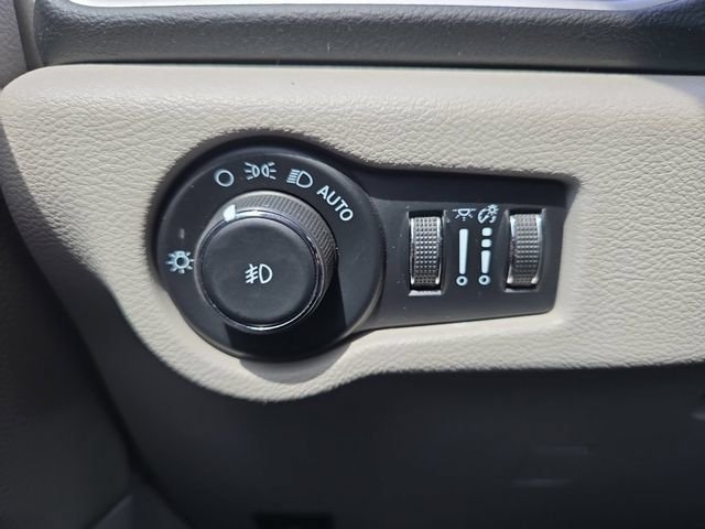 Used 2022 Black Chrysler Touring L image 10