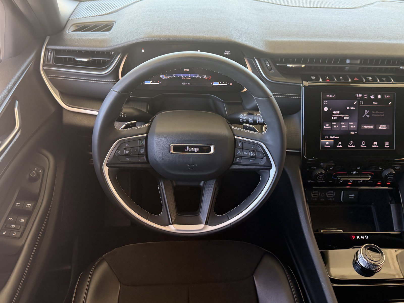 Used 2023 Baltic Gray Metallic Clearcoat Jeep Altitude image 25