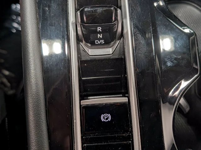 Used 2024  Volkswagen 2.0T SE w/Technology image 25