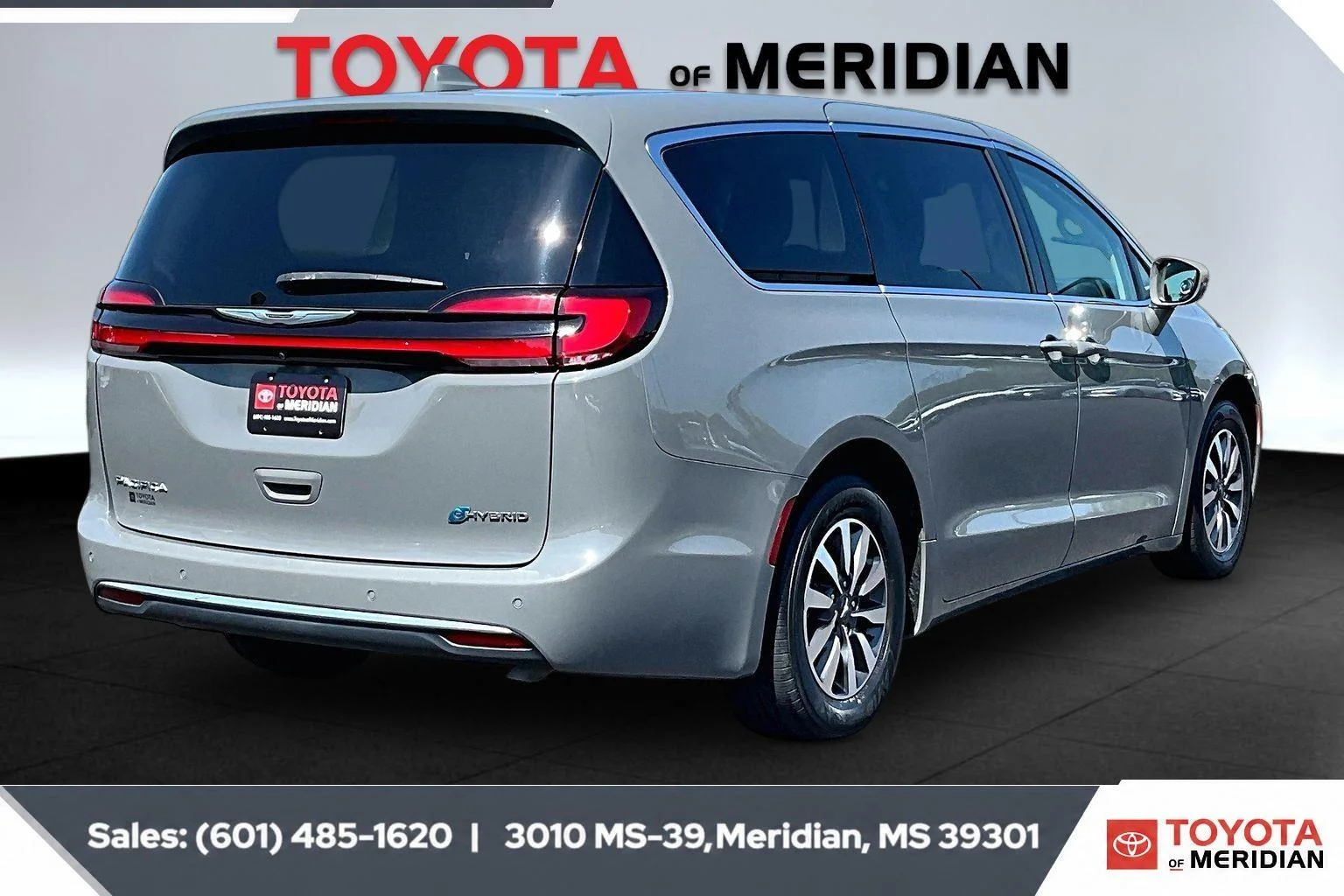Used 2022 Ceramic Gray Clearcoat Chrysler Hybrid Touring L image 11
