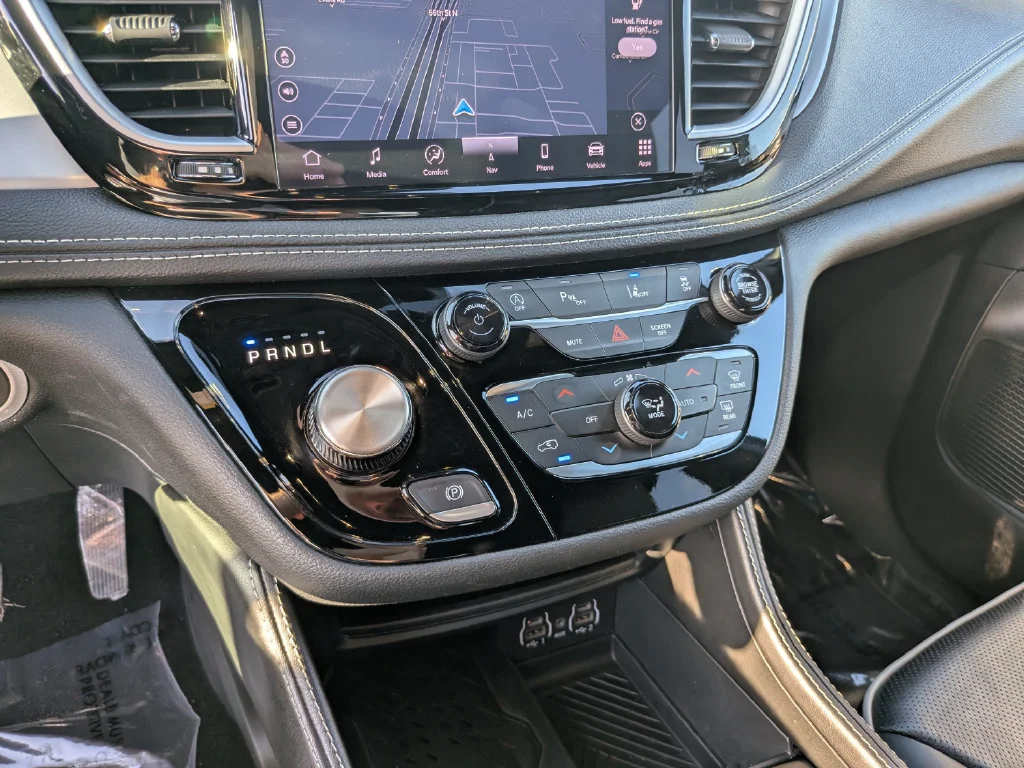Used 2025 Black Chrysler Limited image 27