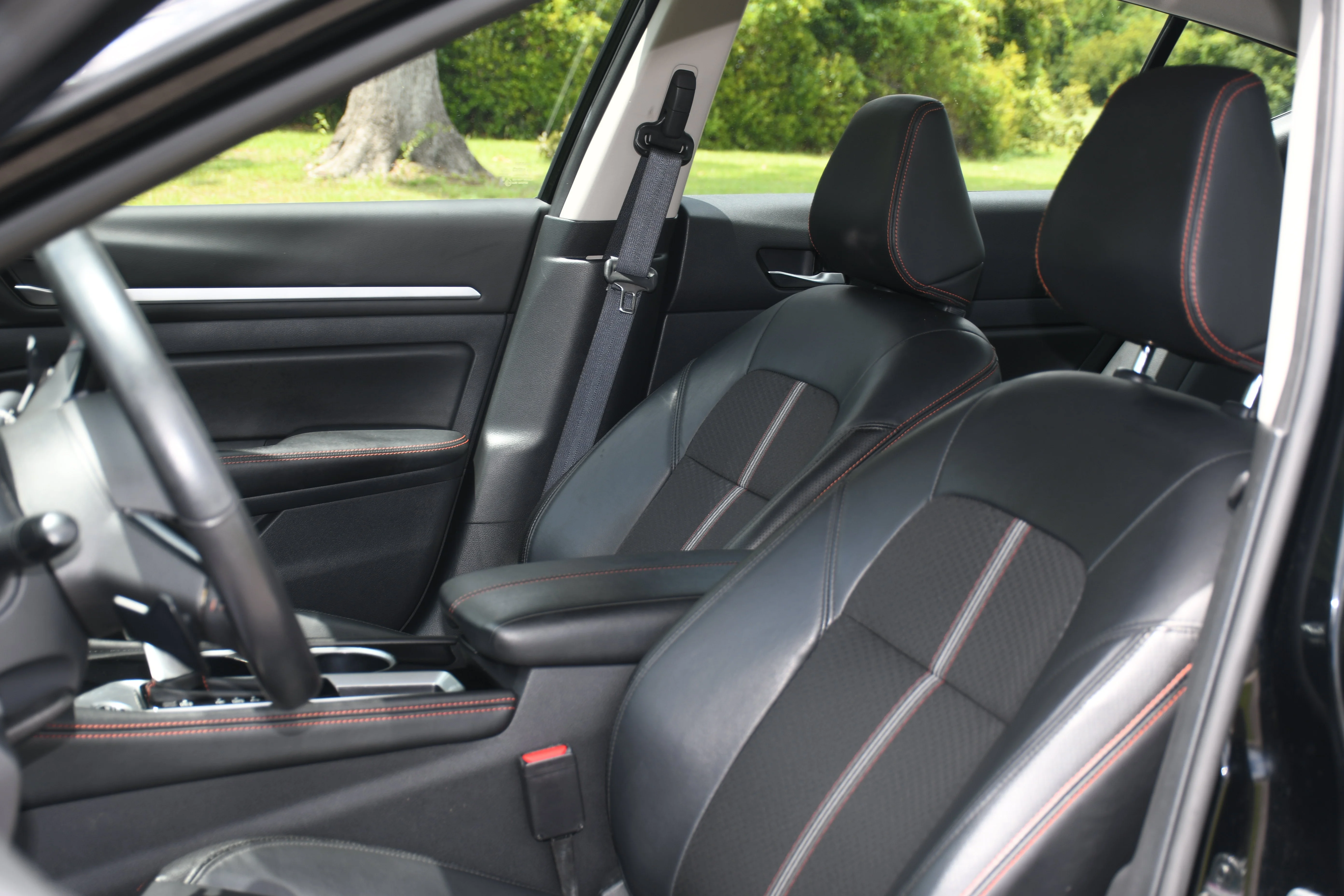 Used 2024 Black Nissan 2.5 SR image 10