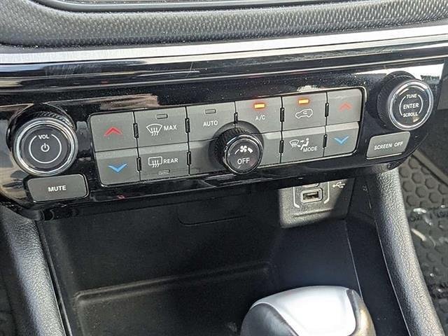 Used 2025 Bright White Clearcoat Jeep Trailhawk image 22