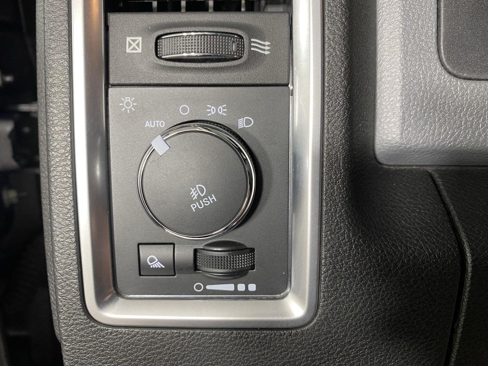 Used 2020 Granite Crystal Metallic Clearcoat Ram Warlock image 15