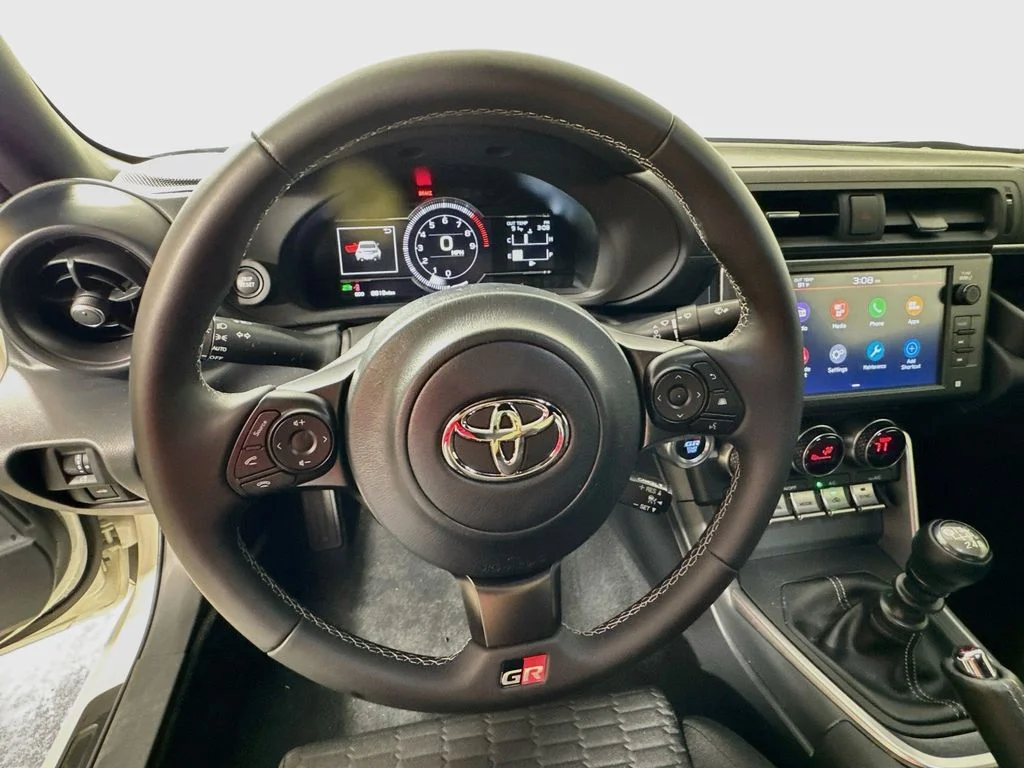Used 2024  Toyota Base image 11