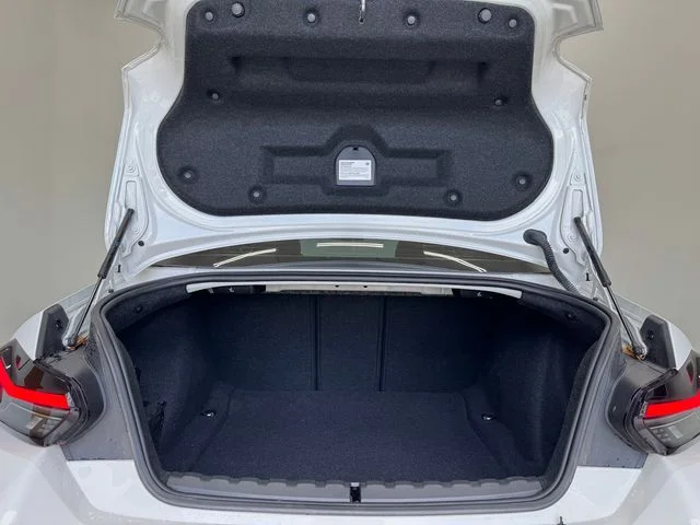 Used 2024 Alpine White BMW Base image 8