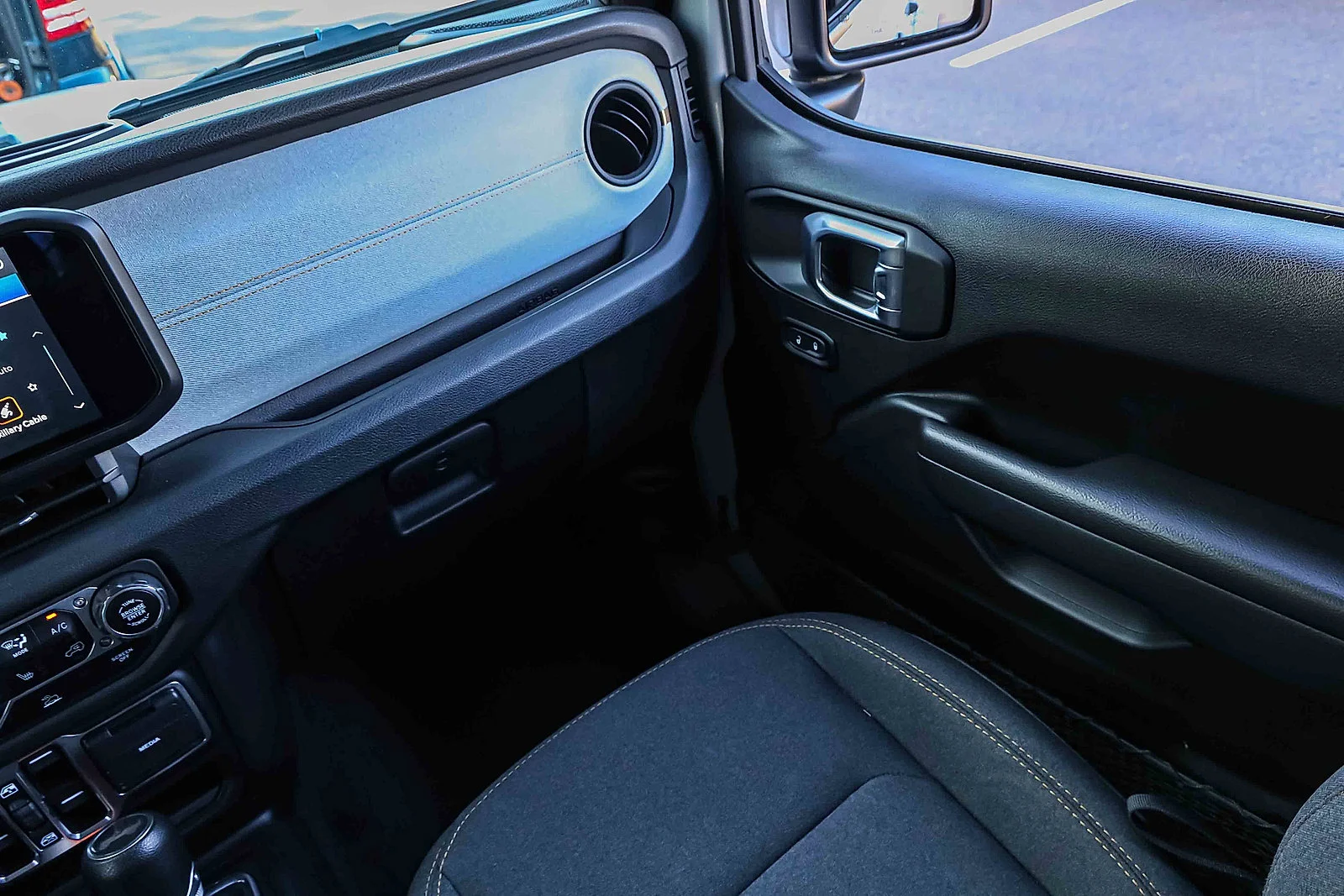 Used 2024 Silver Zynith Clearcoat Jeep Sport S image 19