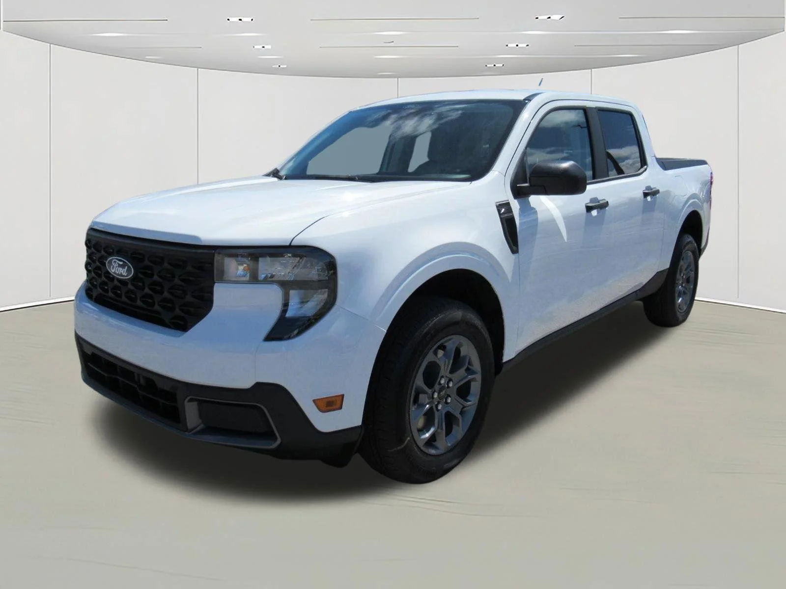 New 2026 Oxford White Ford XLT image 3