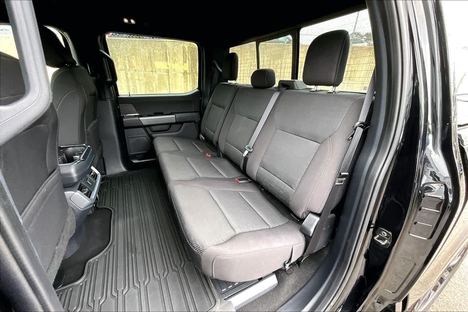 Used 2025 Agate Black Metallic Ford XLT image 21
