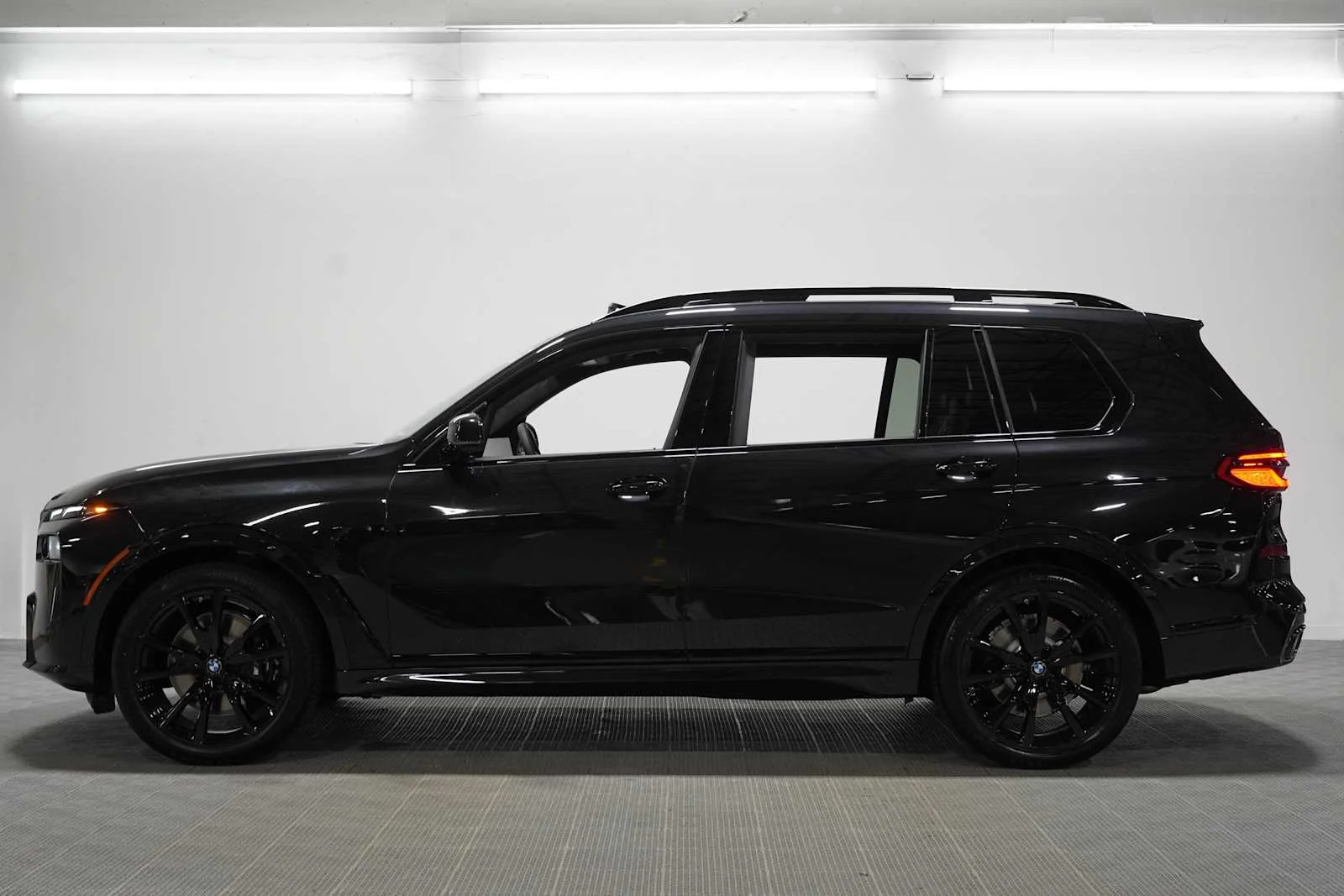 New 2027 Black Sapphire Metallic BMW xDrive40i image 3