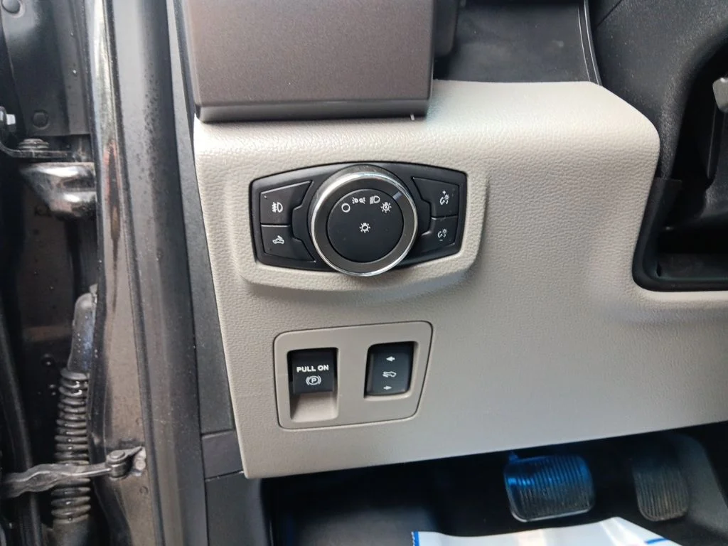 Used 2015 Tuxedo Black Metallic Ford XLT image 17