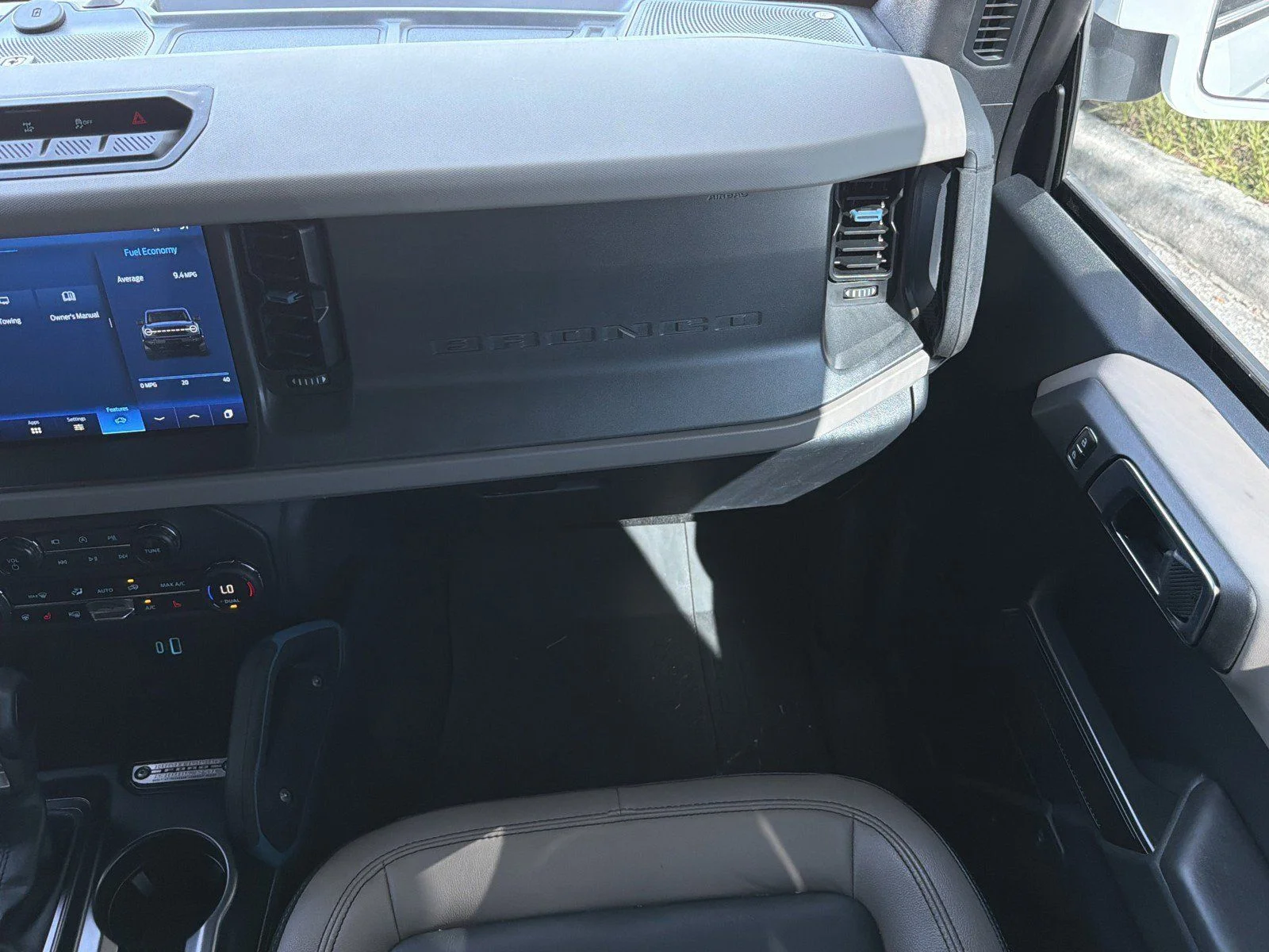 Used 2024 White Ford Wildtrak image 16