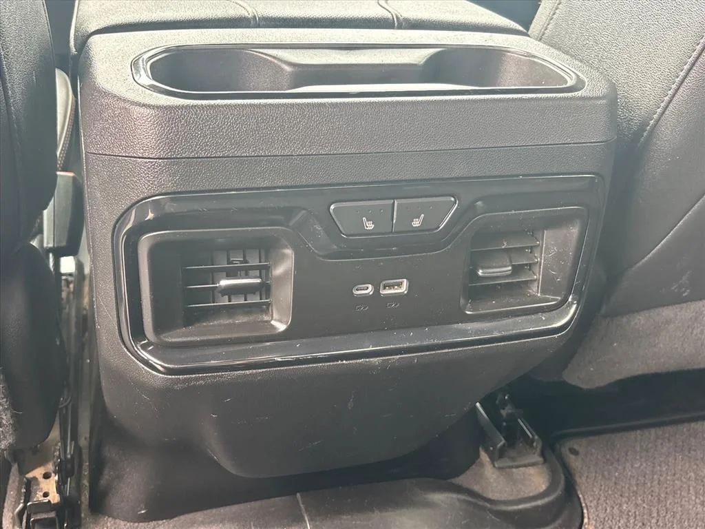 Used 2024 White GMC AT4 image 20