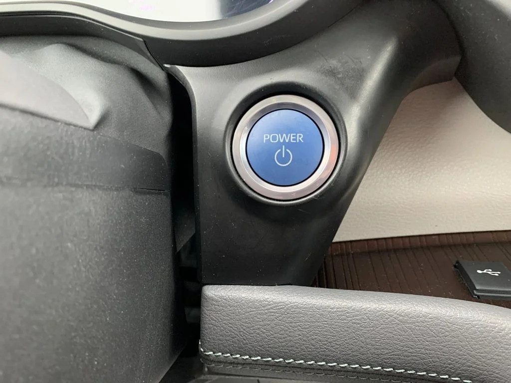Used 2021  Toyota LE image 27