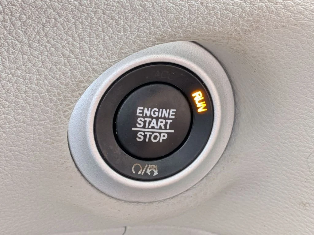 Used 2018 Red Chrysler Limited image 14