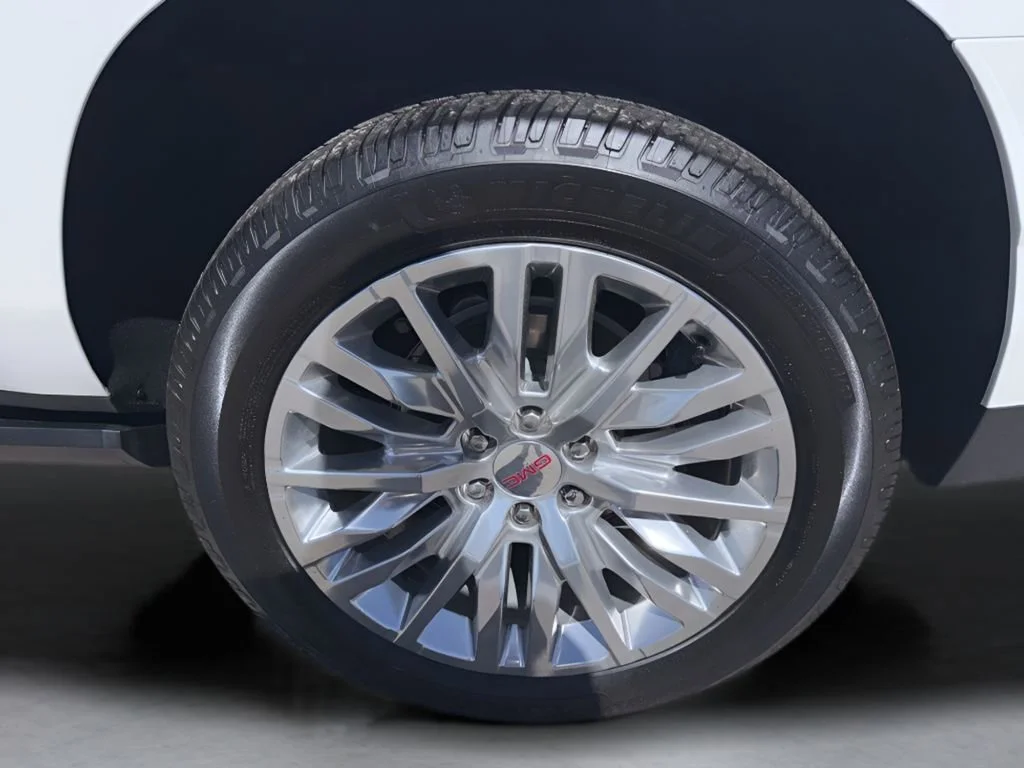 Used 2023 White Frost Tricoat GMC Denali image 34
