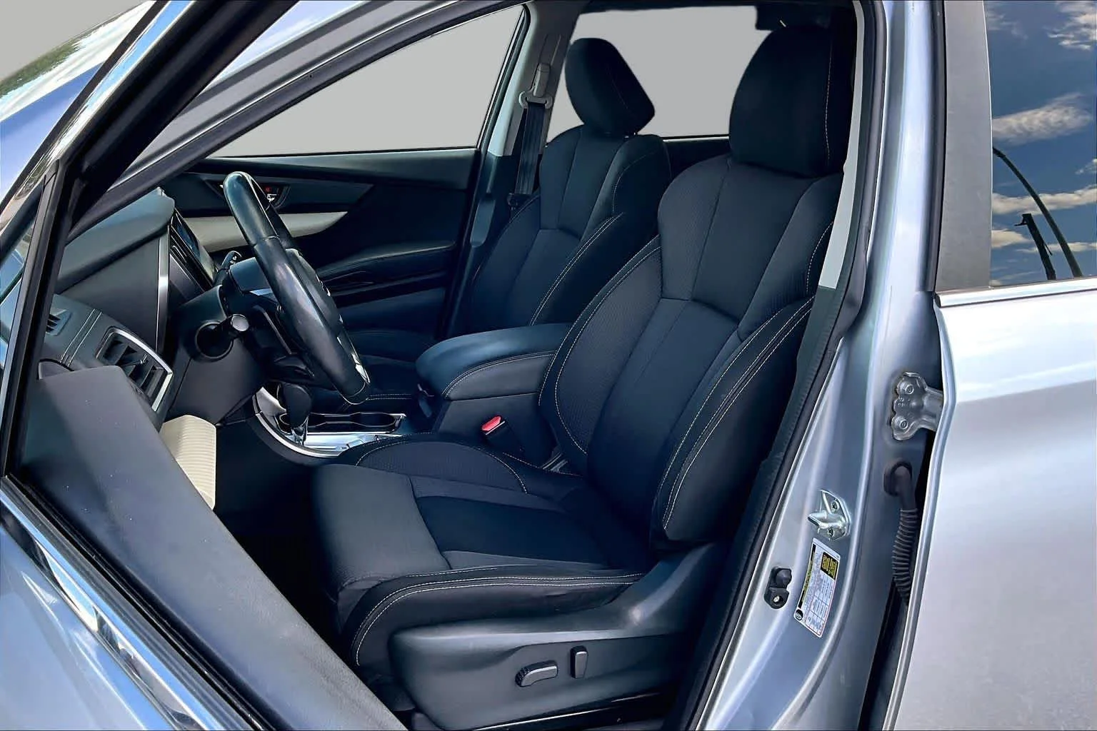 Used 2022 Ice Silver Metallic Subaru Premium image 8