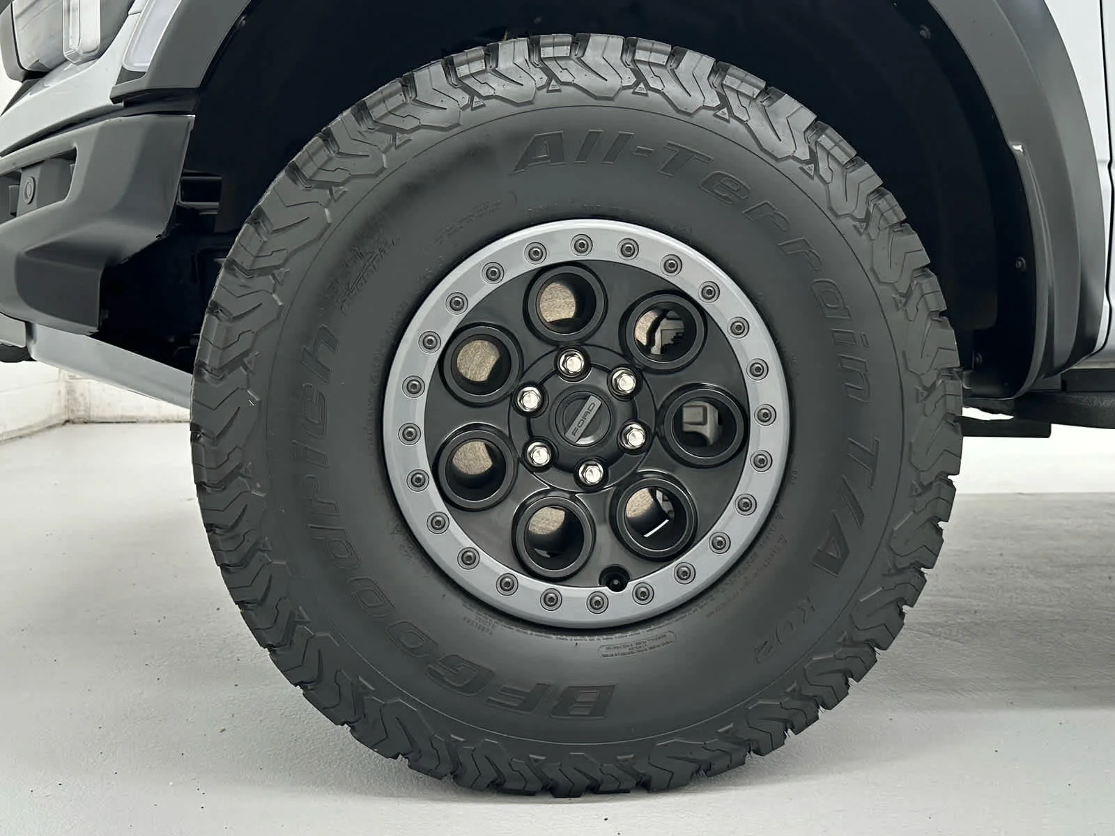 Used 2025 Space White Metallic Ford Raptor image 9