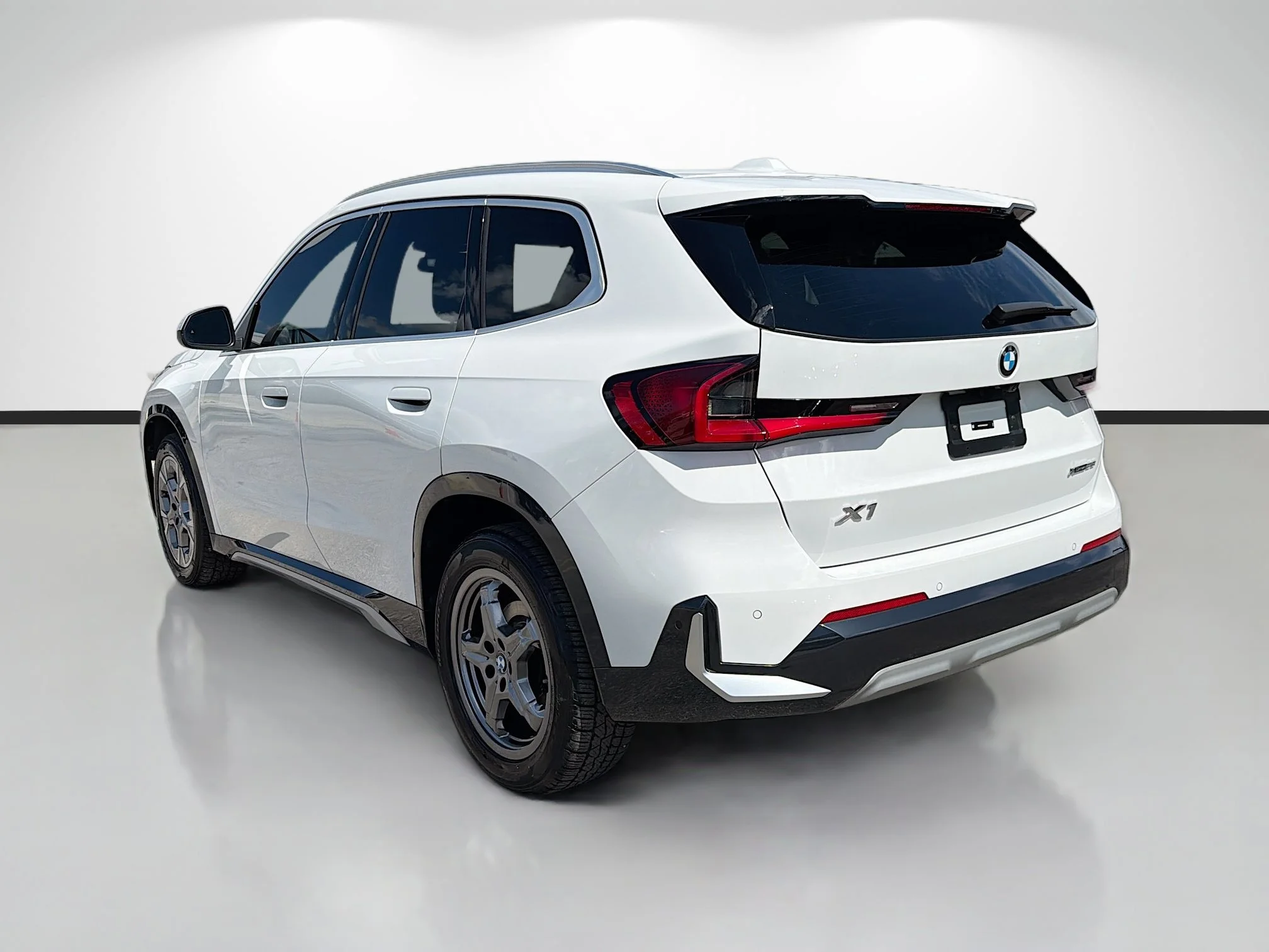 Used 2024 Alpine White BMW xDrive28i image 5