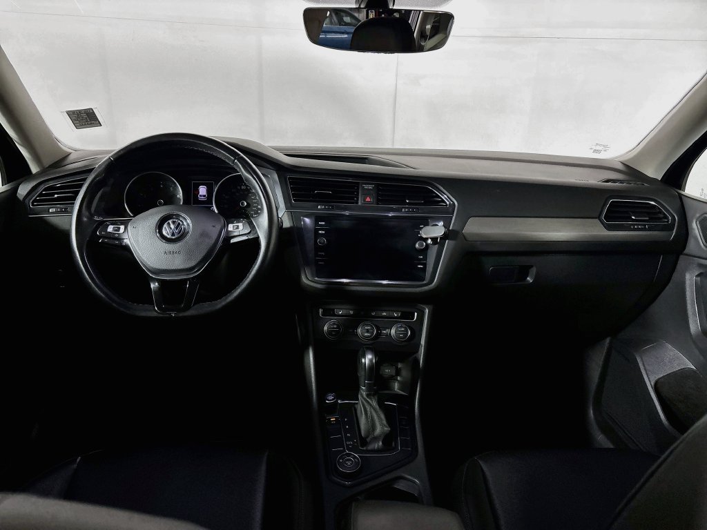 Used 2019 Deep Black Volkswagen 2.0T SE image 12