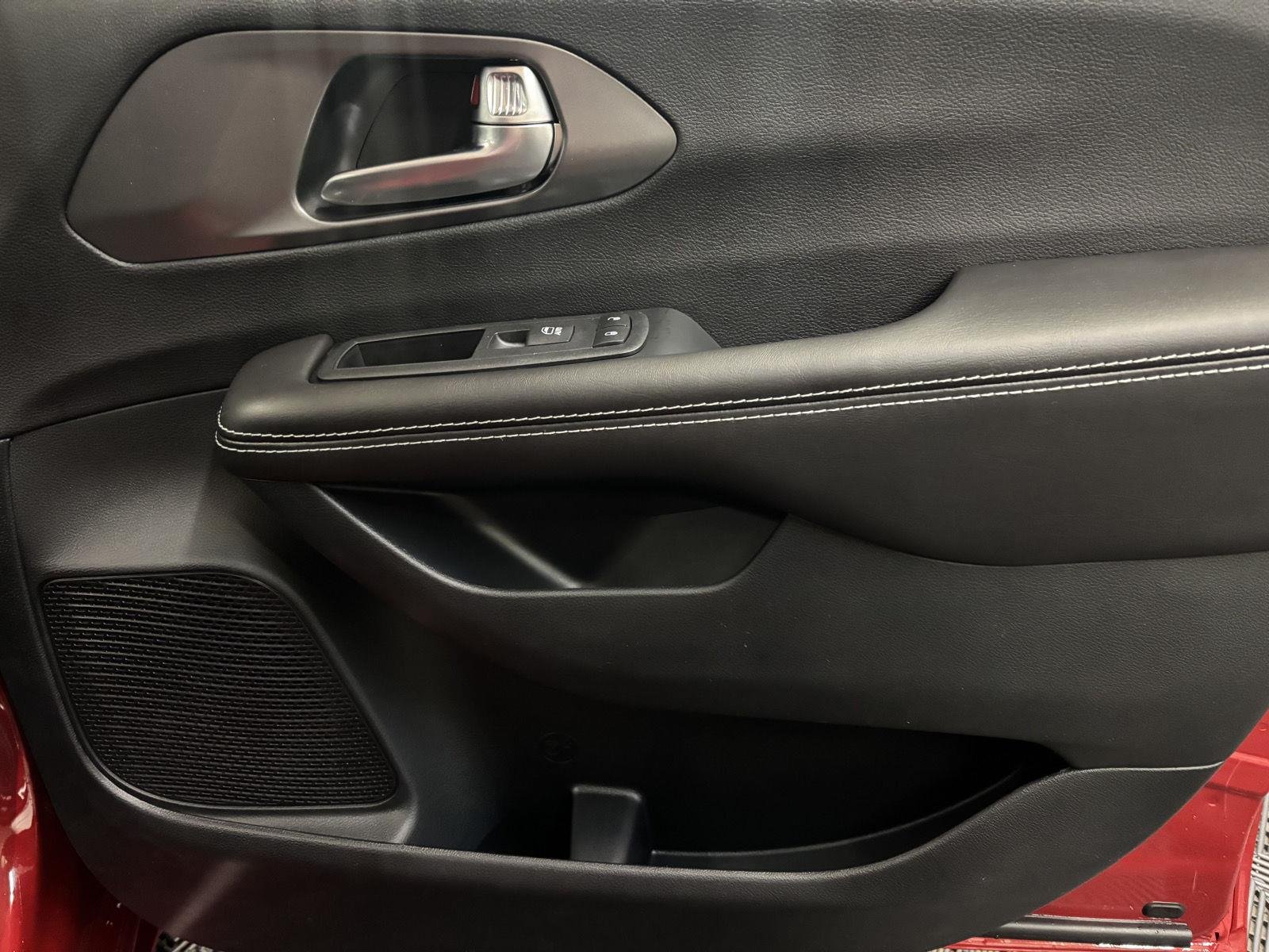 2026 Chrysler Pacifica Select - Photo 42