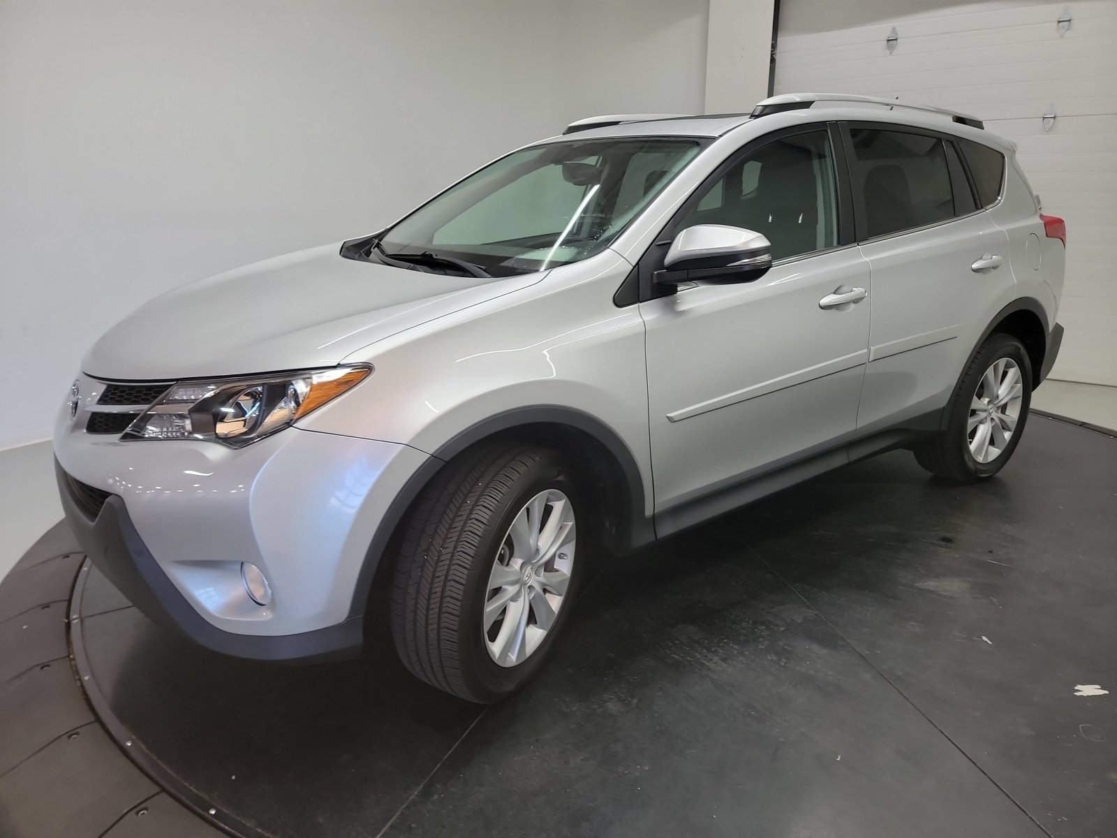 Used 2015 Classic Silver Metallic Toyota Limited image 3