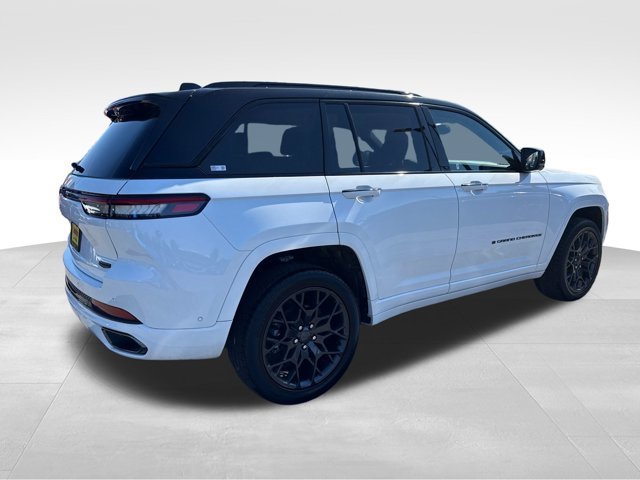 New 2025 Bright White Clear-Coat Exterior Paint Jeep Summit Reserve image 7