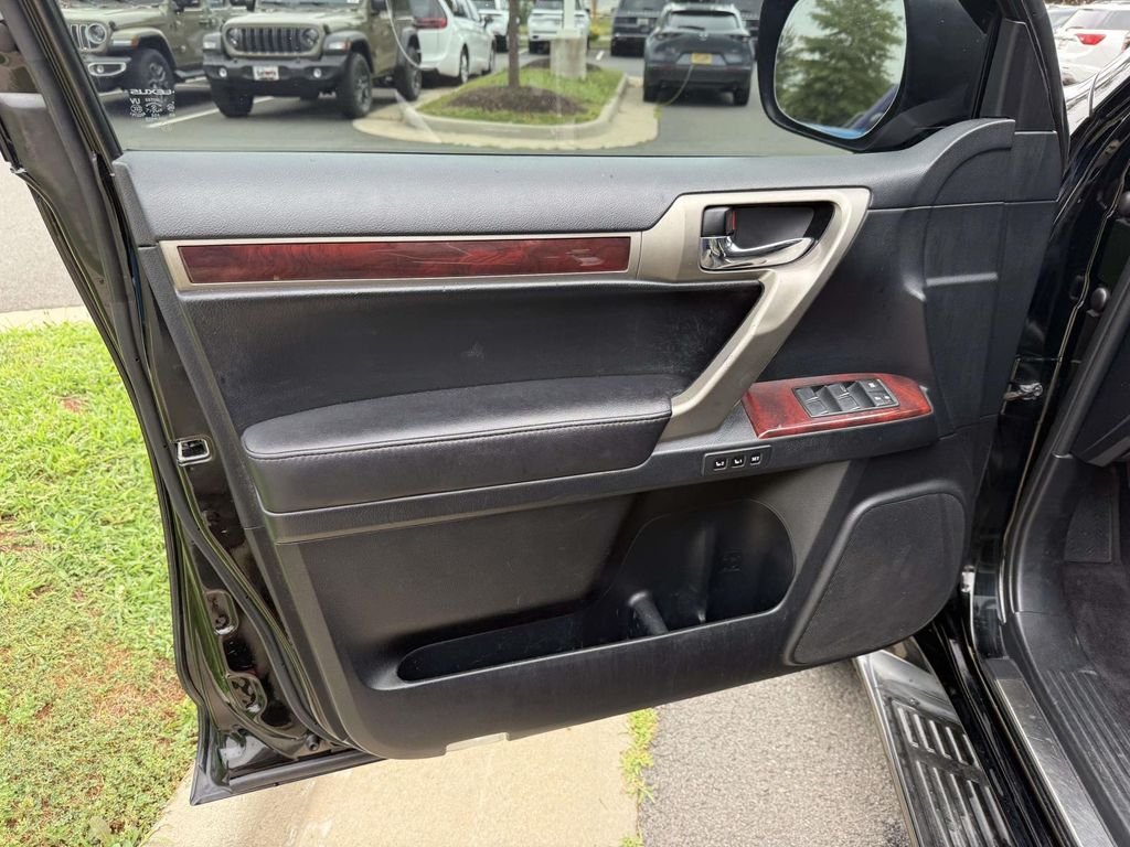 Used 2011 Black Lexus 460 Premium image 33