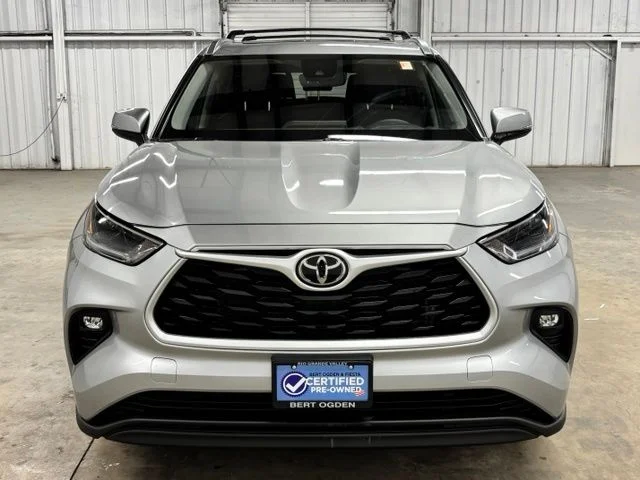 Used 2021 Silver Toyota XLE image 2