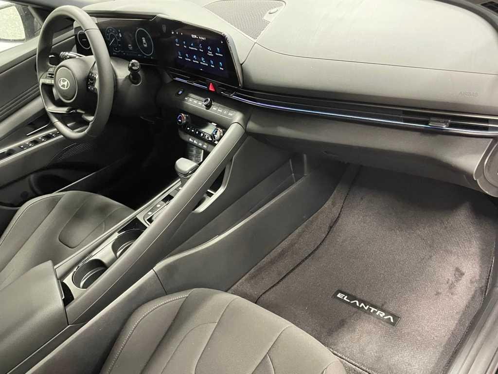 New 2025 Abyss Black Hyundai SEL Sport image 39