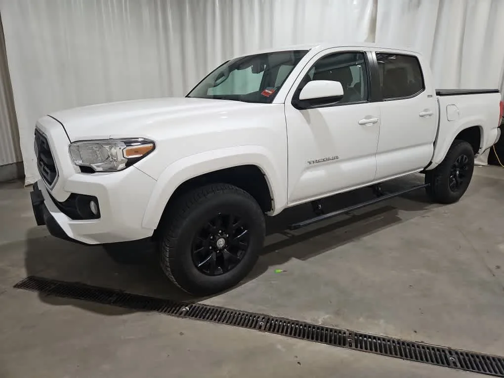 Used 2019 Super White Toyota SR5 image 3