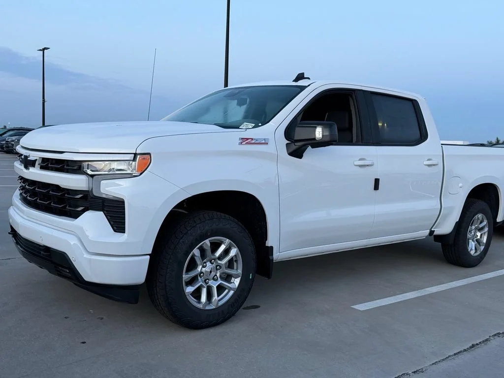 New 2026 Summit White Chevrolet RST image 3