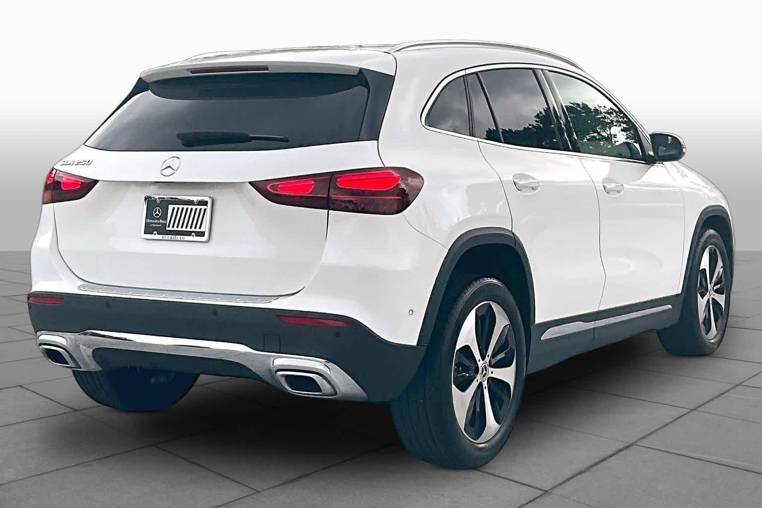 Used 2025 Polar White Mercedes-Benz GLA 250 image 12