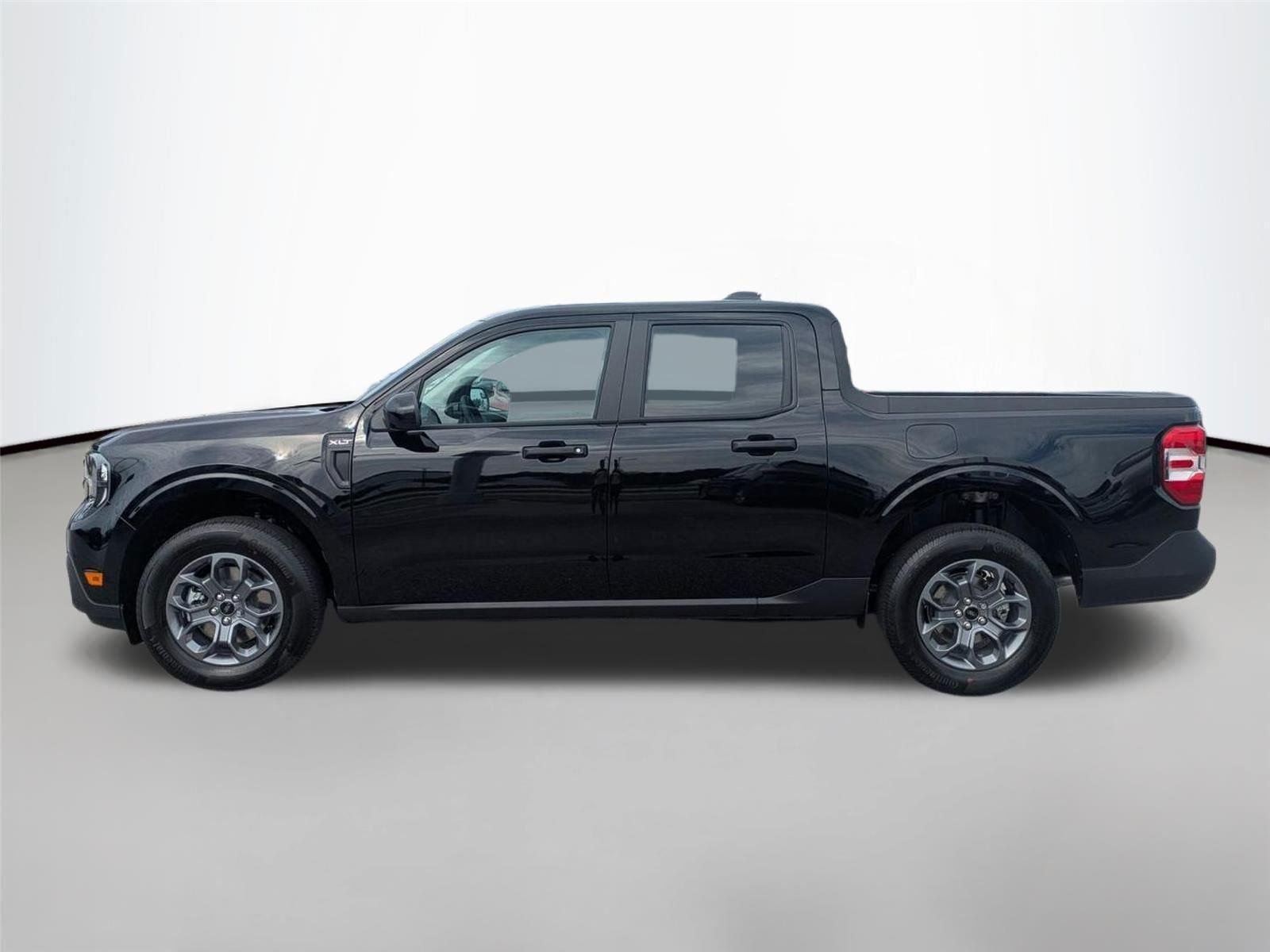 New 2026 Shadow Black Ford XLT image 8