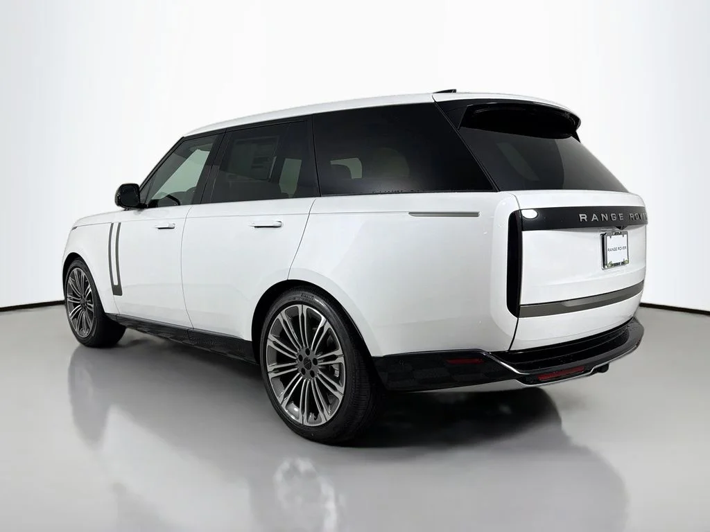New 2026 Ostuni Pearl White Land Rover SE image 7