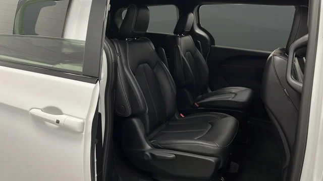 Used 2024 Bright White Clearcoat Chrysler Select S Appearance image 25
